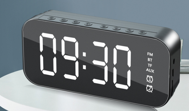 R-A18 (Bluetooth 5.0,4–6 hours playtime,Lightweight plastic housing material)