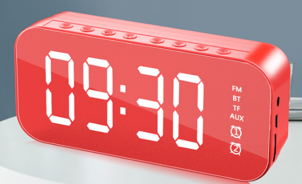 R-A18 (Bluetooth 5.0,4–6 hours playtime,Lightweight plastic housing material)